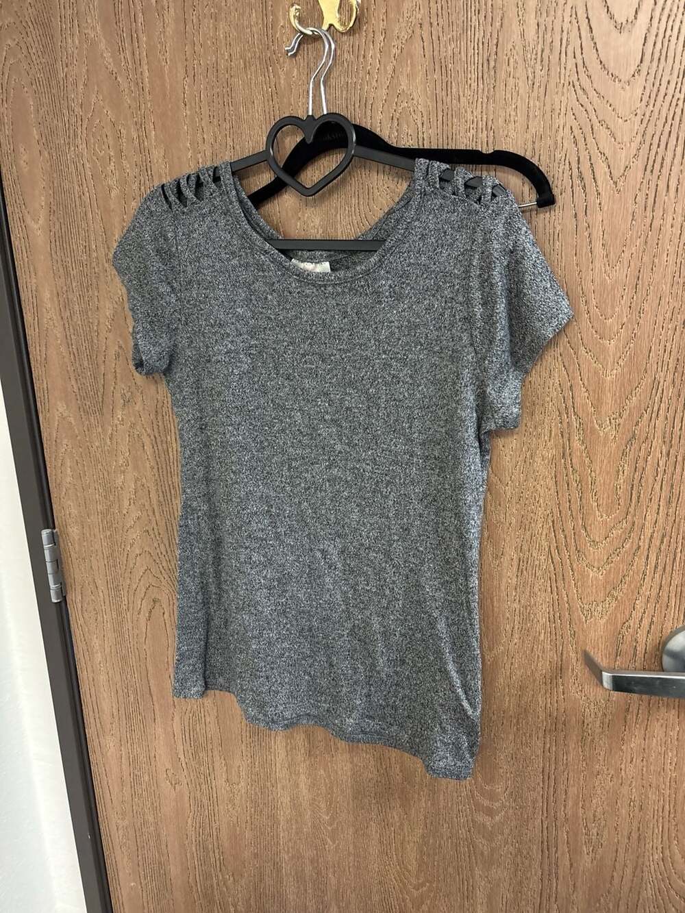 Bobbie Brooks Grey Marled Knit Shoulder Cut-Out Top Size M